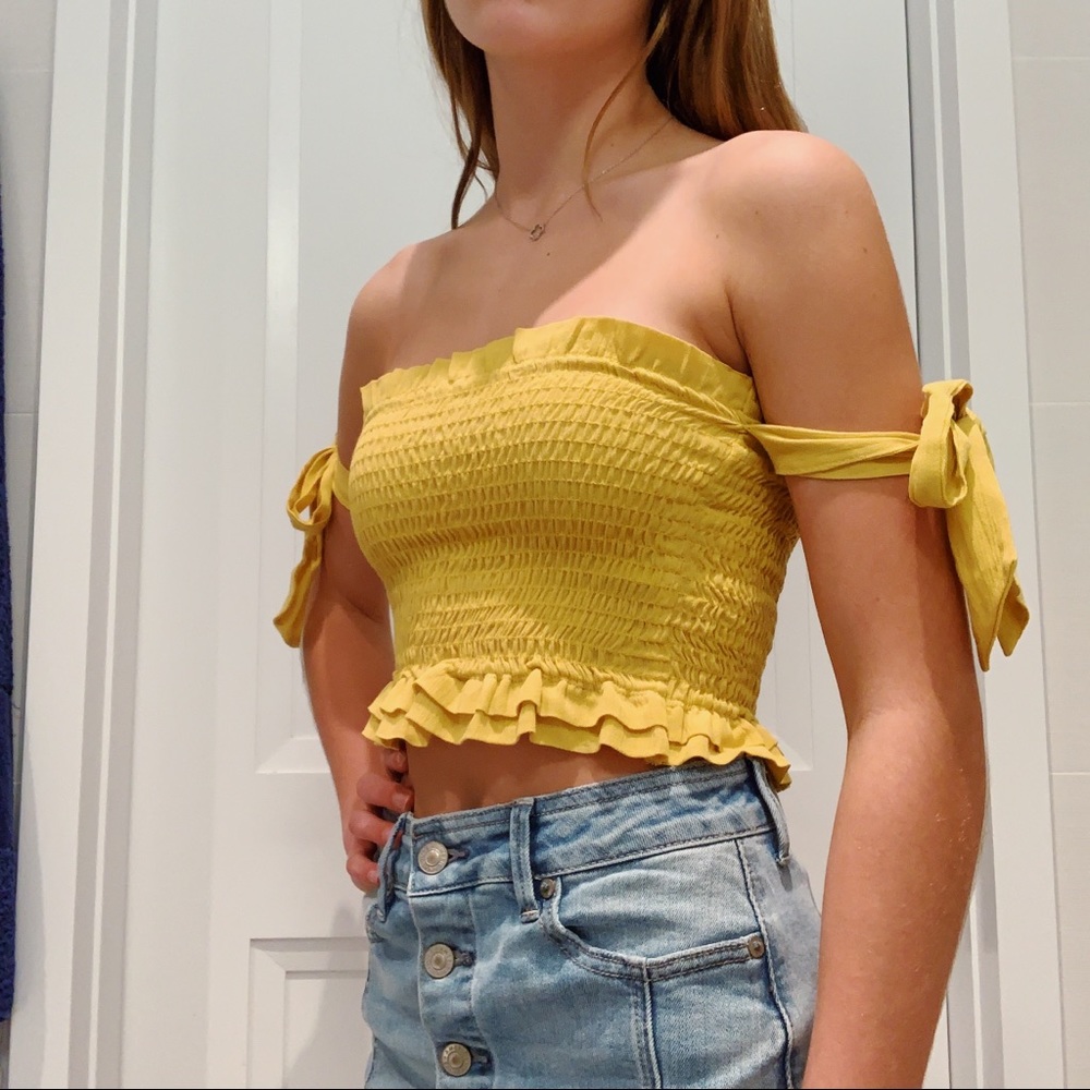 LAST DAY FOR SALE Off the shoulder tie top